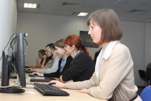 В УрГЭУ студенты сдают экзамены на компьютерах